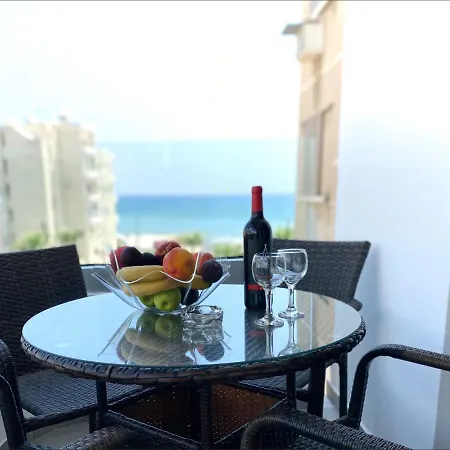 Luxury Beachfront Apartment *