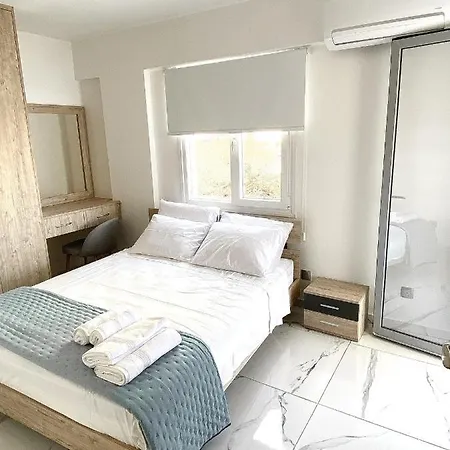 Apartment Luxury Beachfront Larnaca