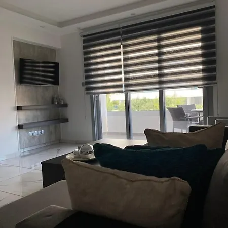 Luxury Beachfront Apartment *