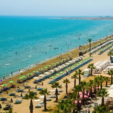 Apartment Luxury Beachfront Larnaca