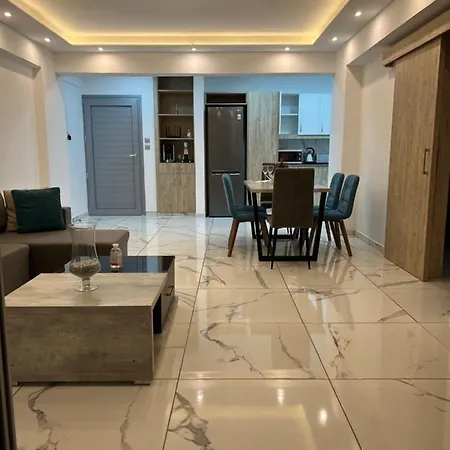 Apartment Luxury Beachfront Larnaca